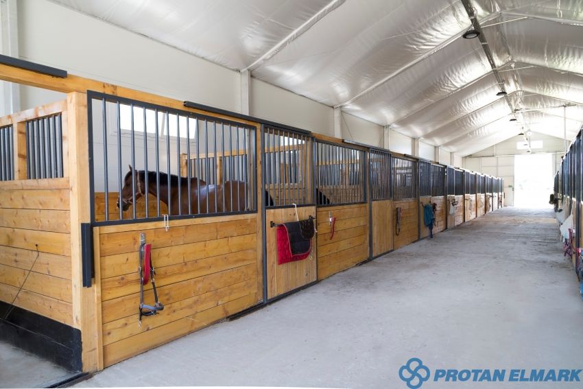  Year-round clear span indoor horse riding arena